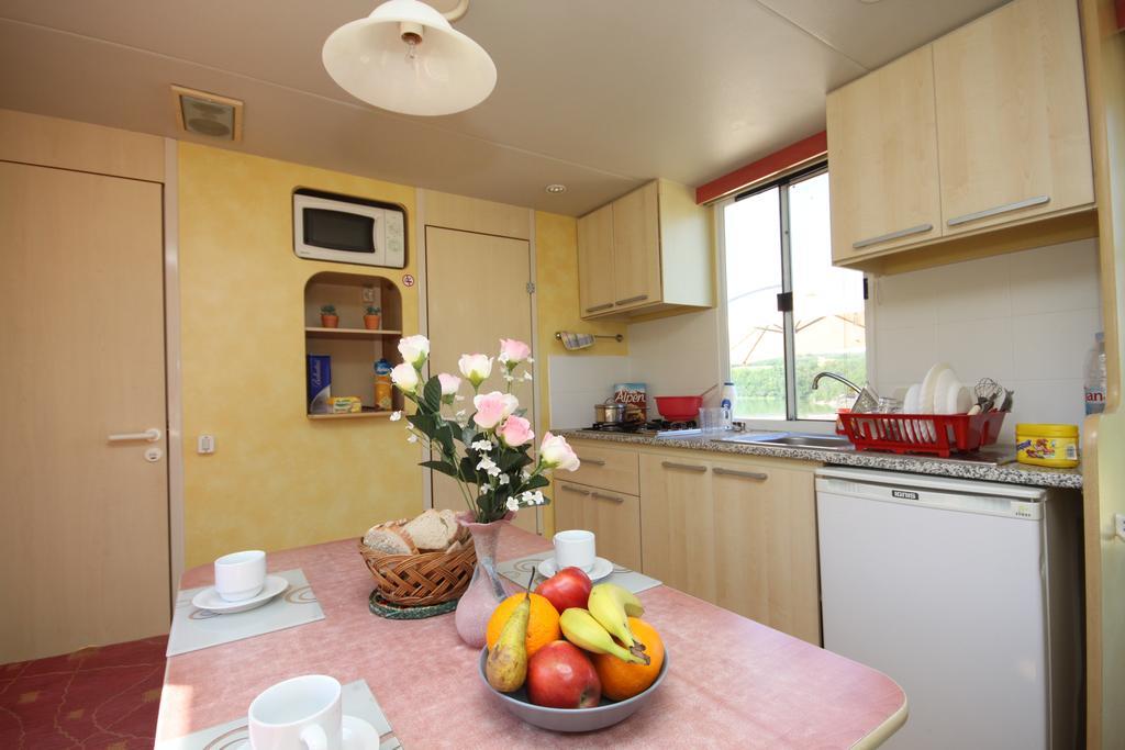 Hotel Mobilheimy U Prehrady à Horní Dunajovice Extérieur photo